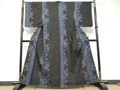 平和屋着物●本場大島紬　9マルキ　花蝶文　正絹　逸品　DABK0421ud