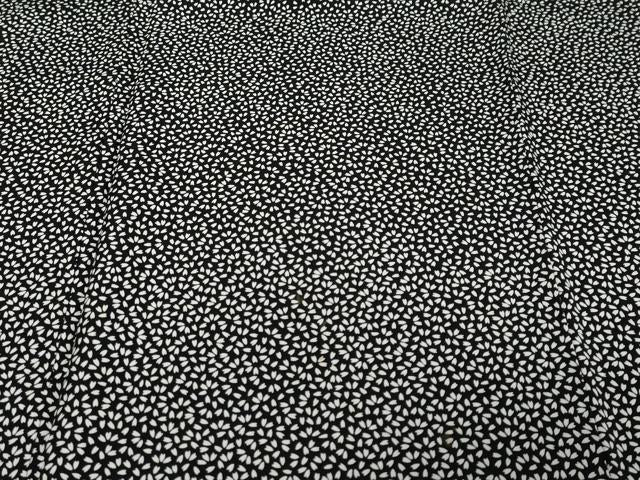 平和屋着物●訪問着　作家物　舞桜文　黒地　三越扱い　正絹　逸品　DABK0434ud