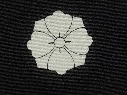 平和屋着物●豪華黒留袖　駒刺繍　青海波草花文　金彩　正絹　逸品　DABK0493ud