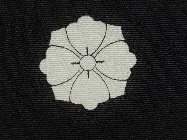 平和屋着物●豪華黒留袖　駒刺繍　青海波草花文　金彩　正絹　逸品　DABK0493ud