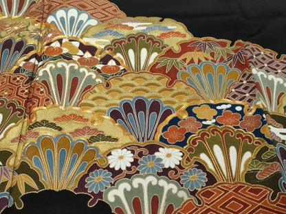 平和屋着物●豪華黒留袖　駒刺繍　青海波草花文　金彩　正絹　逸品　DABK0493ud