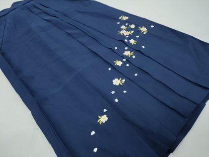 平和屋着物●女性　行灯袴　総刺繍　舞桜文　留紺色　金糸　洗える着物　DABK0597ud