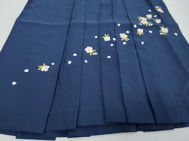 平和屋着物●女性　行灯袴　総刺繍　舞桜文　留紺色　金糸　洗える着物　DABK0597ud