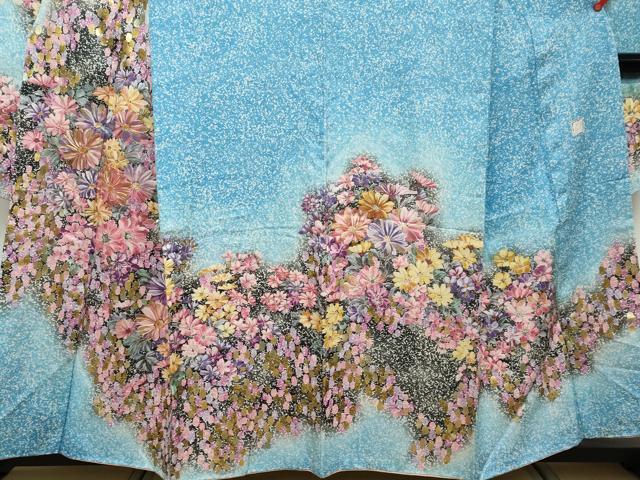 平和屋着物●紫綬褒章　巨匠『岩田専太郎』　振袖　駒刺繍　草花文　暈し染め　金彩　正絹　逸品　DABK0718ud