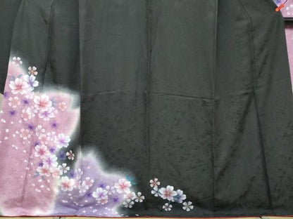 平和屋着物●豪華振袖　舞花文　暈し染め　黒地　金彩　正絹　逸品　DABK0773ud