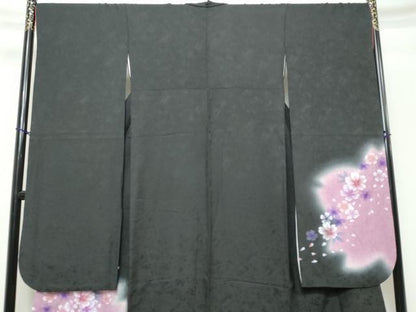 平和屋着物●豪華振袖　舞花文　暈し染め　黒地　金彩　正絹　逸品　DABK0773ud