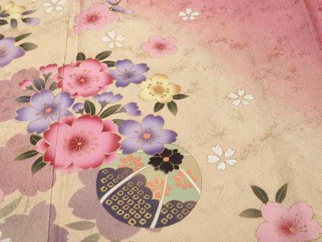 平和屋着物●豪華振袖　手毬花文　暈し染め　金彩　正絹　逸品　DABK0781ud