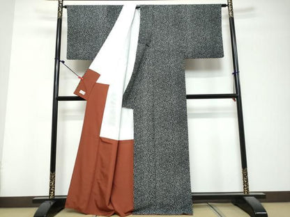 平和屋着物●洗える最高級着物　＜英＞はなぶさ謹製　小紋　成り物　唐辛子　黒地　洗える着物　DABK0865ud