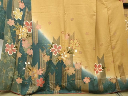 平和屋着物●豪華振袖　駒刺繍　舞花文　暈し染め　金彩　正絹　逸品　DABK0959ud