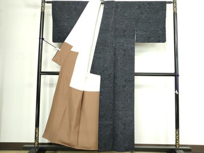 平和屋着物●本場結城紬　重要無形文化財　100亀甲　舞花文　正絹　逸品　DABK1163cd