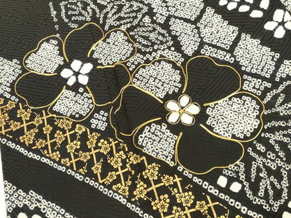 平和屋着物●豪華振袖　駒刺繍　絞り　吉祥舞花文　黒地　金彩　正絹　逸品　DABK2127op