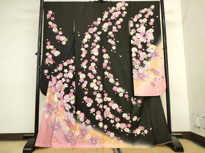 平和屋着物●豪華振袖　駒刺繍　草花　舞桜　暈し染め　黒地　金彩　正絹　逸品　DABK2467op