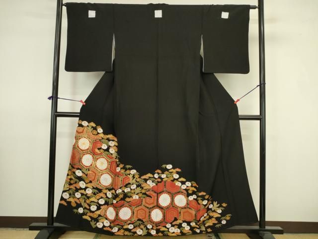 平和屋着物▼黒留袖　駒刺繍　亀甲花文　金彩　洗える着物　DABK2903op