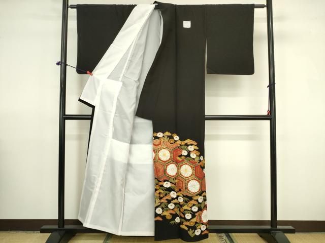 平和屋着物▼黒留袖　駒刺繍　亀甲花文　金彩　洗える着物　DABK2903op
