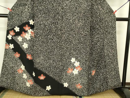 平和屋着物●訪問着　舞花　黒地　たたき染め　鬼しぼ縮緬　高島屋扱い　正絹　逸品　DABK2981op