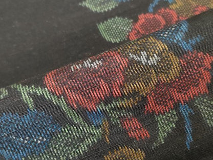 平和屋着物▼紬　反物　着尺　草花文　黒地　逸品　未使用　DABK3944zy