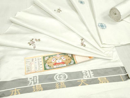 平和屋着物●本場縞大島紬　反物　着尺　総刺繍　舞花文　金糸　堀之内織物謹製　証紙付き　逸品　未使用　DABK3949zy