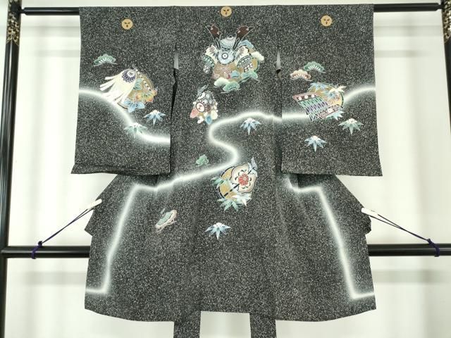 平和屋着物[]お宮参り　男の子　祝着　産着　初着　のしめ　兜　松竹梅　器物文　暈し染め　たたき染め　黒地　金彩　逸品　DABK5194ea
