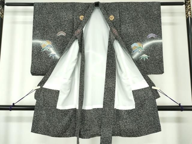 平和屋着物[]お宮参り　男の子　祝着　産着　初着　のしめ　兜　松竹梅　器物文　暈し染め　たたき染め　黒地　金彩　逸品　DABK5194ea