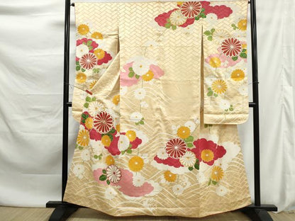 平和屋着物■豪華振袖　駒刺繍　重ね雲菊尽くし文　金彩　正絹　逸品　DABK6097qa