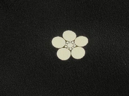 平和屋着物■豪華黒留袖　駒刺繍　地紙御所車花文　金彩　正絹　逸品　DABK6112qa