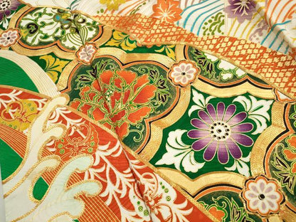 平和屋着物■豪華振袖　駒刺繍　立波舞蝶花文　金彩　正絹　逸品　DABK6188qa