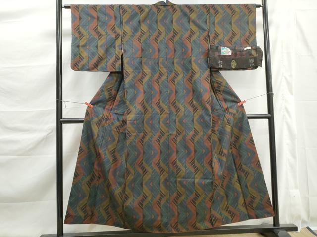 平和屋着物■本場大島紬　古代染色　幾何学文　反端付き　正絹　逸品　DABK6411qa