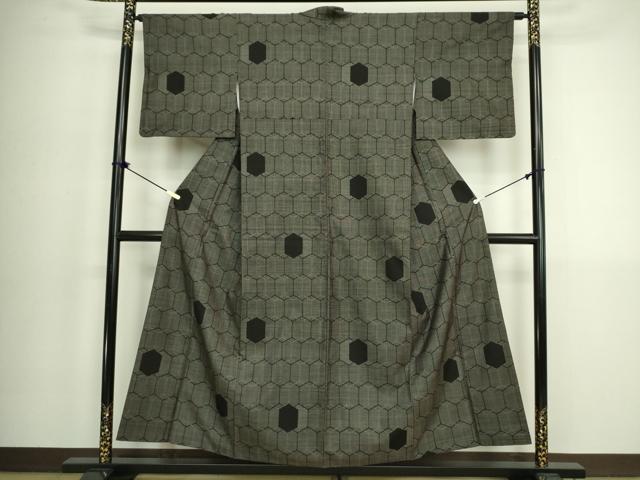平和屋着物■本場大島紬　9マルキ　亀甲尽くし　正絹　逸品　DABK6865ya