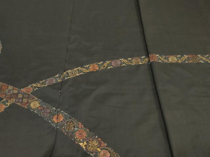 平和屋着物●付下げ　本場縞大島紬　解き反物　着尺　裁断済み　総刺繍　鳳凰草花文　黒地　金彩　逸品　DABK9130zy