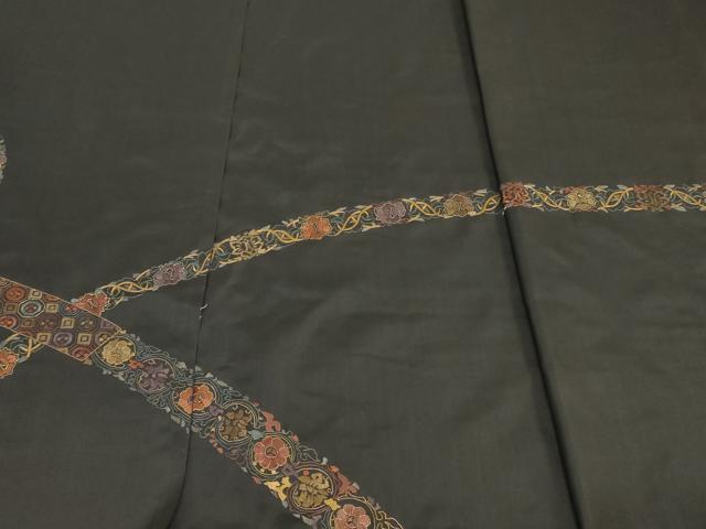 平和屋着物●付下げ　本場縞大島紬　解き反物　着尺　裁断済み　総刺繍　鳳凰草花文　黒地　金彩　逸品　DABK9130zy