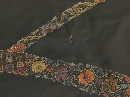 平和屋着物●付下げ　本場縞大島紬　解き反物　着尺　裁断済み　総刺繍　鳳凰草花文　黒地　金彩　逸品　DABK9130zy