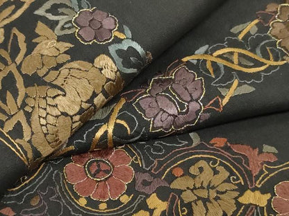 平和屋着物●付下げ　本場縞大島紬　解き反物　着尺　裁断済み　総刺繍　鳳凰草花文　黒地　金彩　逸品　DABK9130zy