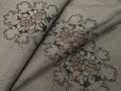 平和屋着物●本場大島紬　9マルキ　舞花文　正絹　逸品　DABL1056ud