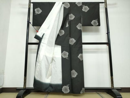平和屋着物●本場大島紬　9マルキ　総絣　地空き　舞梅文　正絹　逸品　DABL1100ud