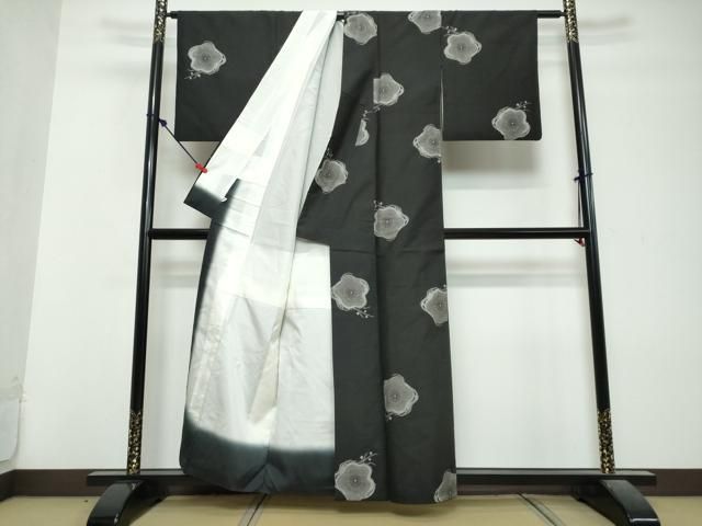 平和屋着物●本場大島紬　9マルキ　総絣　地空き　舞梅文　正絹　逸品　DABL1100ud