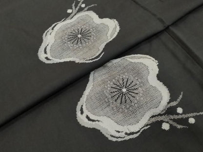 平和屋着物●本場大島紬　9マルキ　総絣　地空き　舞梅文　正絹　逸品　DABL1100ud