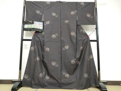平和屋着物●本場大島紬　古代染色純泥染　9マルキ　総絣　舞花文　鈴乃屋扱い　窪田織物謹製　証紙付き　正絹　逸品　DABL1195ud