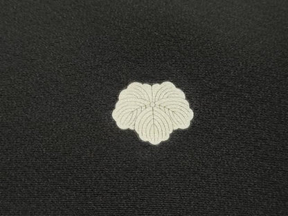 平和屋着物■豪華黒留袖　作家物　駒刺繍　流水群鶴文　正絹　逸品　DABL3030qa