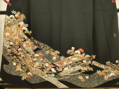 平和屋着物●豪華黒留袖　作家物　総刺繍　絵巻御所車宝尽くし花文　金銀糸　正絹　逸品　DABL3530du