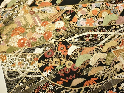 平和屋着物●豪華黒留袖　作家物　総刺繍　絵巻御所車宝尽くし花文　金銀糸　正絹　逸品　DABL3530du
