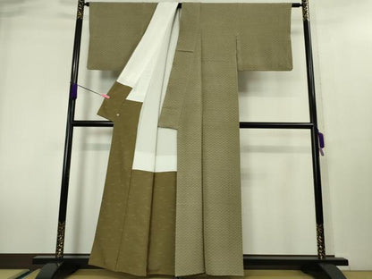 平和屋本店■極上　人間国宝 小宮康孝　江戸小紋　菊菱　西武百貨店扱い　肥後煤竹色地　反端・重ね衿付き　逸品　DZAA0992kh5 - 平和屋