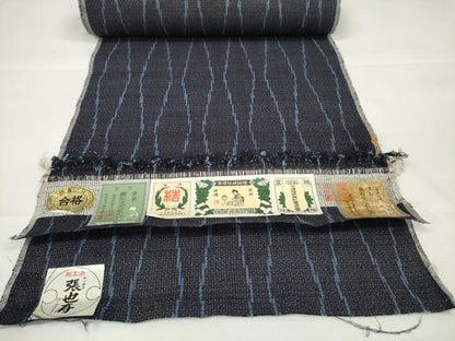 平和屋本店●極上 本場結城紬 重要無形文化財 反物 着尺 80亀甲 立涌文 三越扱い 証紙付き 逸品 未使用 DZAA11130kh5