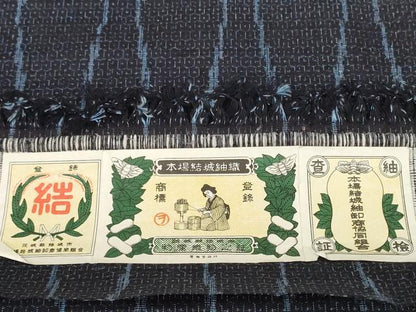 平和屋本店●極上 本場結城紬 重要無形文化財 反物 着尺 80亀甲 立涌文 三越扱い 証紙付き 逸品 未使用 DZAA11130kh5