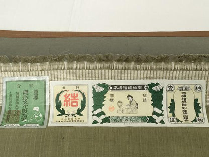 平和屋本店●極上　本場結城紬　重要無形文化財　反物　着尺　100亀甲　飛び亀甲柄　草花　奥順謹製　証紙付　逸品　未使用　DZAA12213kh6