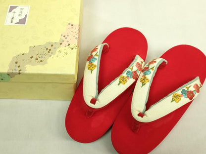 平和屋着物●極上　和装小物　女の子　草履　刺繍　枝梅　伊と忠　箱付き　逸品　DZAA12342kh6