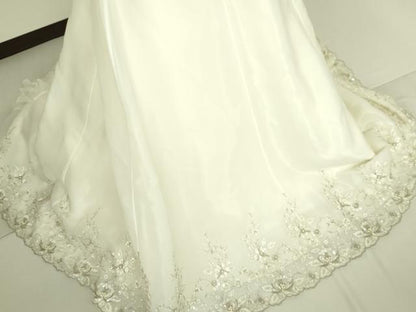 平和屋本店●極上　ウェディングドレス　婚礼　結婚式　披露宴　花嫁　ビーズ　スパンコール　レース　刺繍　チュール　逸品　DZAA12430kh6