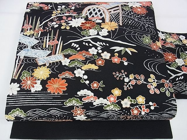 平和屋本店■極上　九寸名古屋帯　銀座越後屋　駒刺繍　型染　風景吉祥花文　鬼しぼ縮緬　黒地　逸品　未使用　DZAA1251kh4 - 平和屋