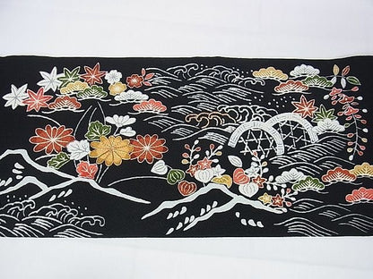 平和屋本店■極上　九寸名古屋帯　銀座越後屋　駒刺繍　型染　風景吉祥花文　鬼しぼ縮緬　黒地　逸品　未使用　DZAA1251kh4 - 平和屋