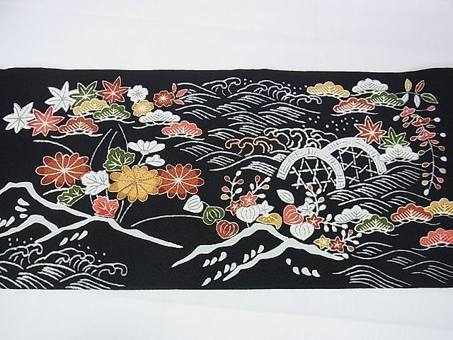 平和屋本店■極上　九寸名古屋帯　銀座越後屋　駒刺繍　型染　風景吉祥花文　鬼しぼ縮緬　黒地　逸品　未使用　DZAA1251kh4 - 平和屋