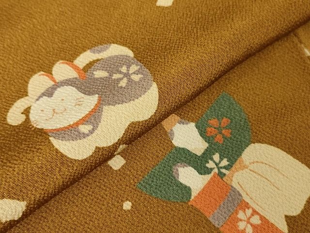 平和屋本店■極上　人形作家・ホリヒロシ　小紋　宝尽くし　玩具文様　鬼しぼ縮緬　枇杷茶色地　逸品　DZAA1753kh4 - 平和屋